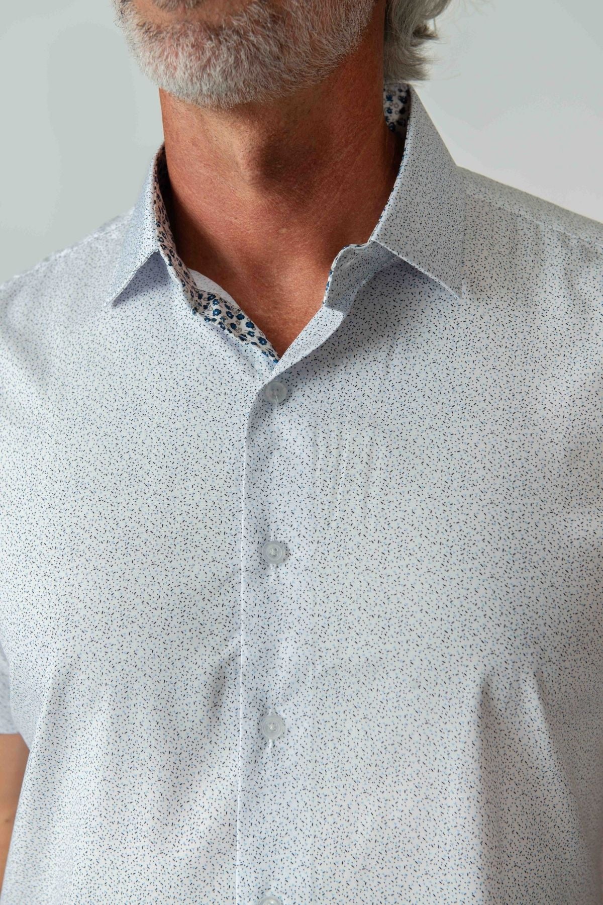 Men's Geometric Slim Fit Performance White Short Sleeve